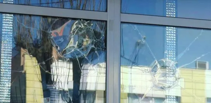 У Луцьку вночі намагалися розбити вітрину магазину