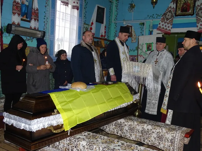 На Волині попрощалися із померлим воїном Денисом Гаврилюком (фото)