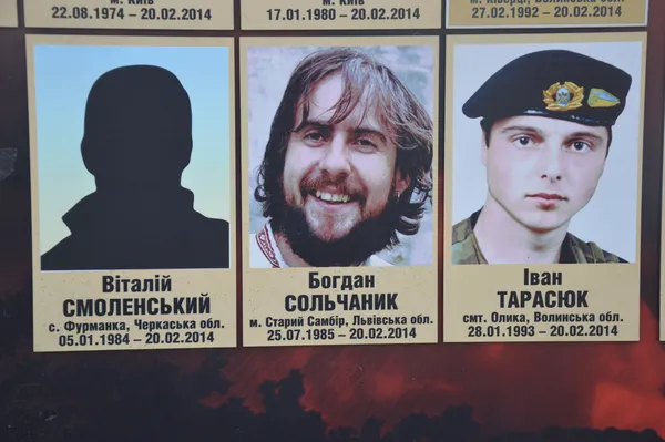 У Луцьку світлину чоловіка, якого помилково «поховали» під іменем героя Небесної сотні, зняли (фотофакт)