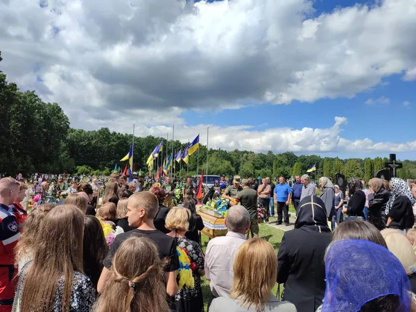 Воював в самому пеклі: у Ківерцях прощались з Героєм Олександром Назаруком (фото)