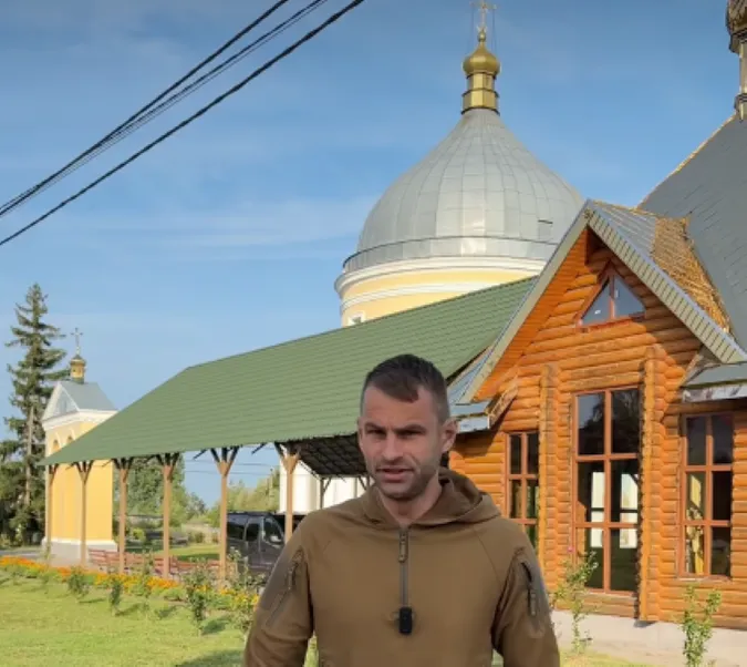Луцький волонтер зайшов у храм «мп» і закликав перейти в ПЦУ (фото, відео)
