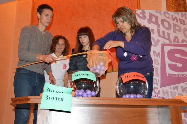 «Наркомани довго не живуть», – луцькі школярі побували на антинаркотичному ток-шоу (фоторепортаж)