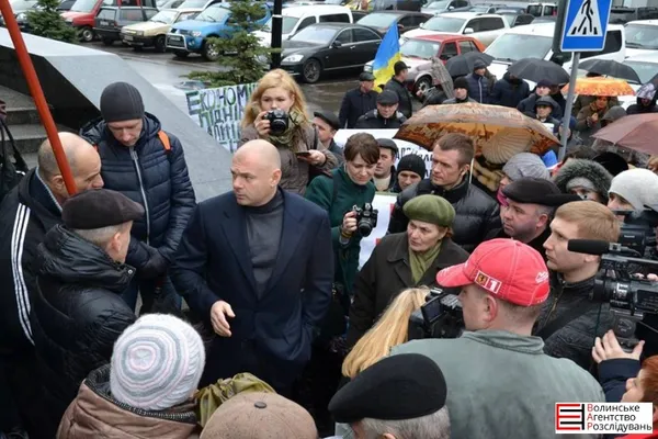 Волинські освітяни мітингували під обласною держадміністрацією