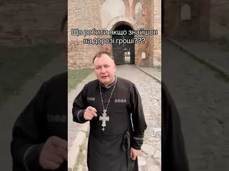 Чи можна брати гроші на дорозі: відповідає священник (відео)