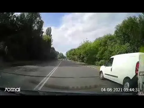 У Луцьку водій «мерседеса» проїхав на червоний колір світлофора (відео)