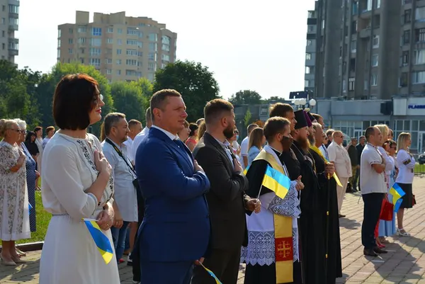 Фейсбук у синьо-жовтих прапорах: волиняни вітають зі святом (фото)