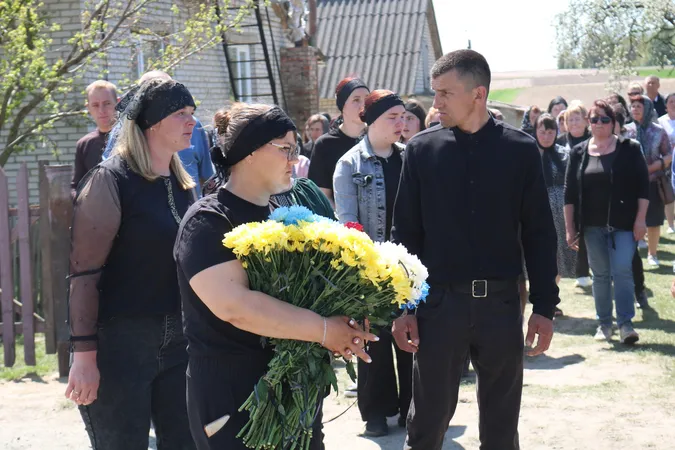 Чекали три з половиною роки: на Волині попрощалися з воїном Володимиром Забродоцьким (фото)