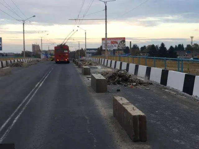 Міст на Рівненській у Луцьку обіцяють доробити до початку 2017 року (фото)