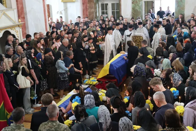 У Луцьку попрощалися із загиблими захисниками Олександром Махновцем та Валерієм Максимчуком (фото)