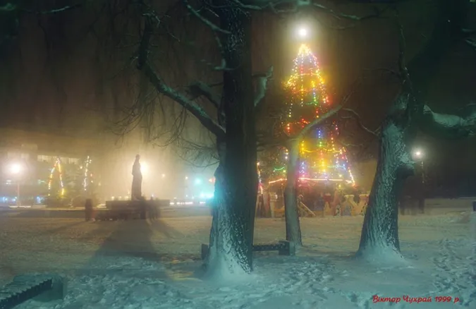 Луцький фотограф показав 20-річний знімок головної ялинки міста