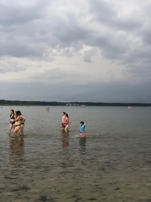 Перехоплює подих: страшно красиві кадри Світязя перед грозою