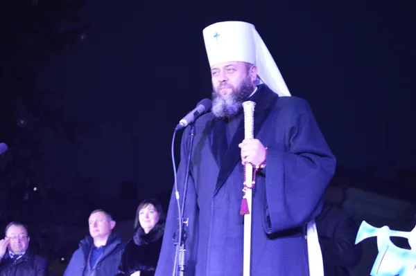 З піснями та феєрверками: у Луцьку засвітили головну ялинку