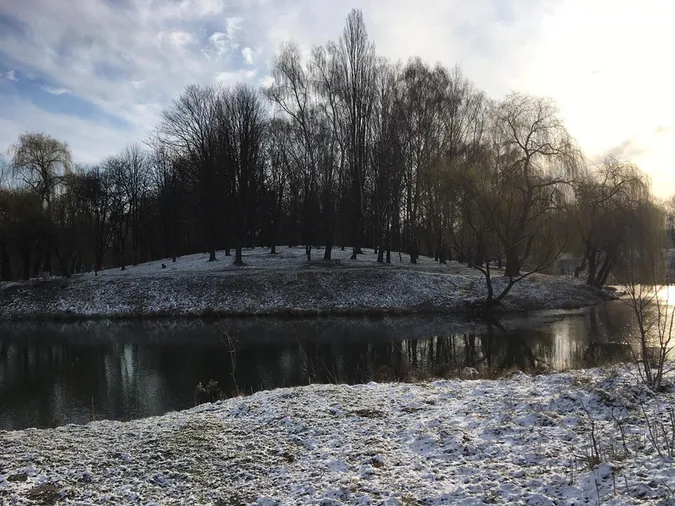 Сніг у березні: фото луцького парку