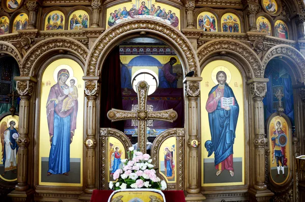Храм для всіх: історія будівництва церкви на кладовищі в Гаразджі (фото)