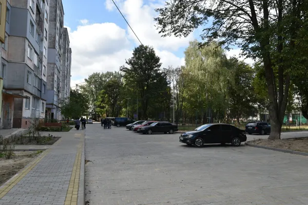 Як у Луцьку ремонтують двори (фото)