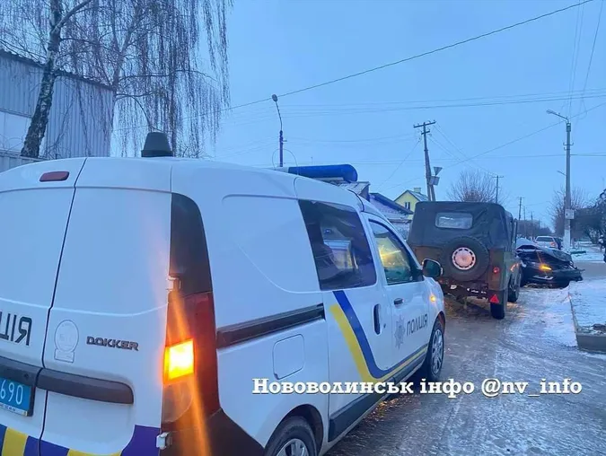 Випала жінка: в Нововолинську «Бобік» в'їхав у «Фольксваген» (фото)