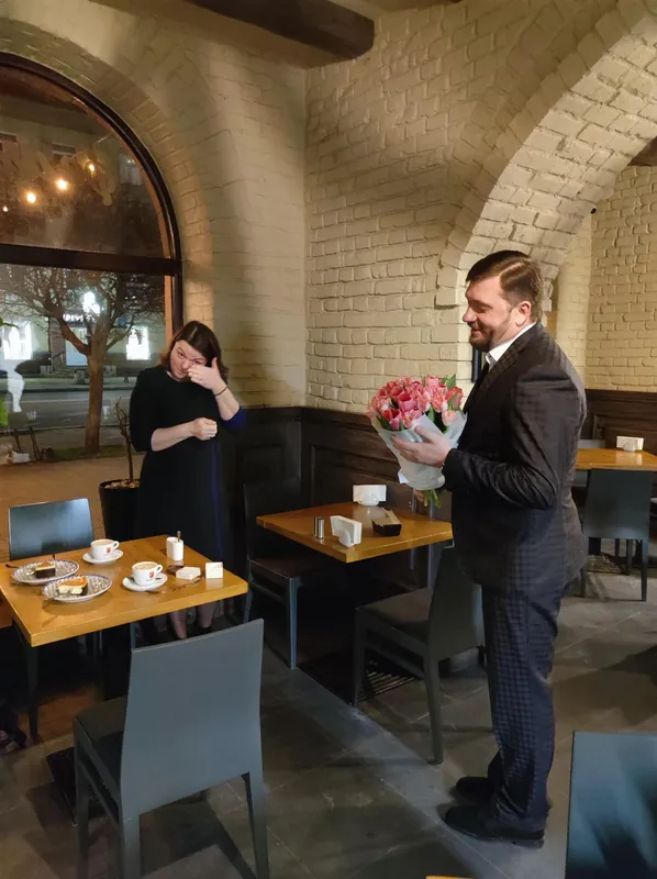 Луцький священник УПЦ «МП» зробив пропозицію «матушці» в піцерії після 23 років шлюбу