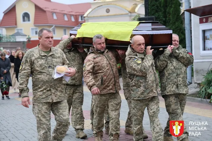 У Луцьку попрощалися із 46-річним захисником Євгеном Писаренком (фото)