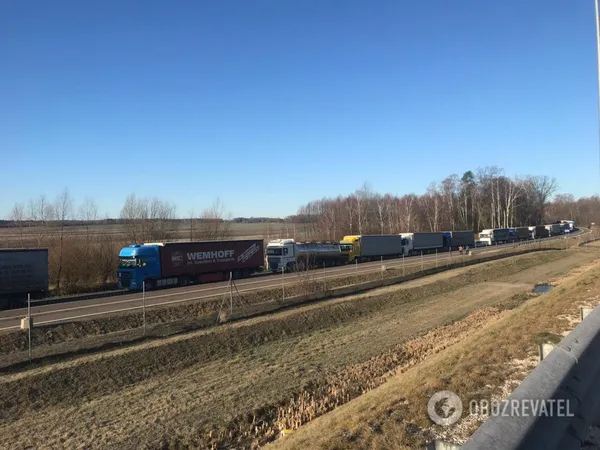 Нічний штурм: яка ситуація на пунктах пропуску (фото)