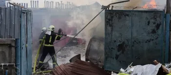 У Луцьку після ворожої атаки горів гаражний кооператив (фото)