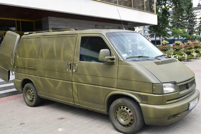 Бус, «нічник», рації: Луцьк передав чергові подарунки військовим (фото)