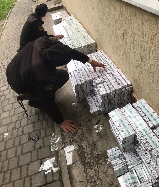 Вагон з «сюрпризом»: на Волині знайшли контрабанду в «товарняку» (відео)