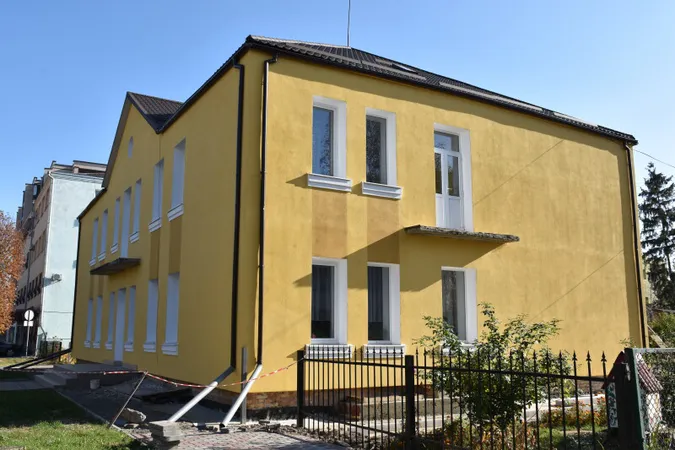 Луцьку вечірню школу відремонтують за майже півтора мільйона гривень (фото)