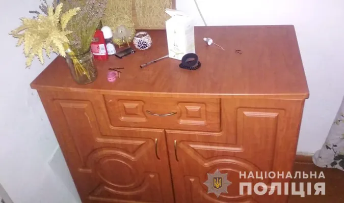 У Берестечку злодій заради 2 тисяч вибив двері будинку (фото)