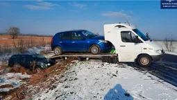 Аварія на Волині: водій "мерседеса" виїхав на зустрічну і зіткнувся з "шевроле" (фото)