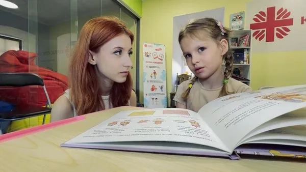 Навчається на психолога, працює і волонтерить: як 18-річна студентка із Краматорська облаштувала життя в Луцьку (фото, відео)