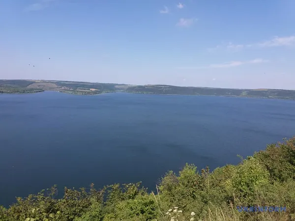 Риба живе в людських будинках на дні: за 345 км від Луцька – містичне озеро