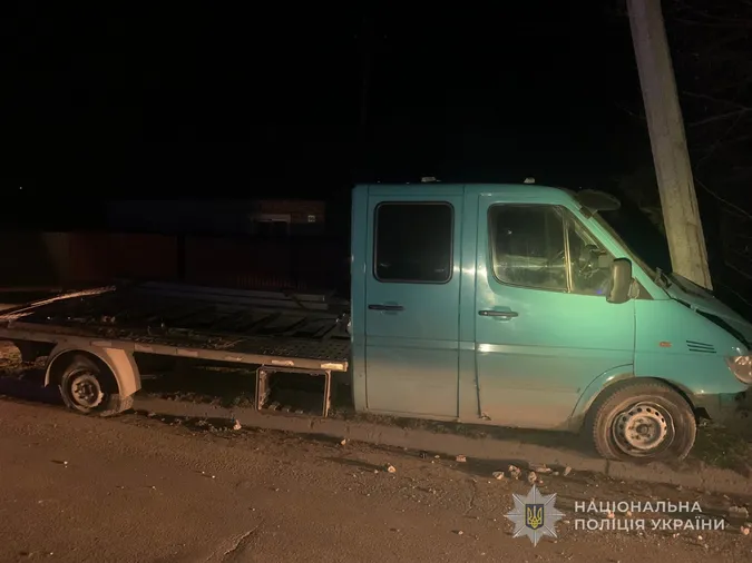 На Волині п'яна дитина вкрала лавету і влупилась нею у стовп (фото)