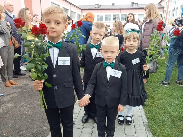 Веселі і сумні: святкування першого дзвоника у луцькій школі №9 (фото)