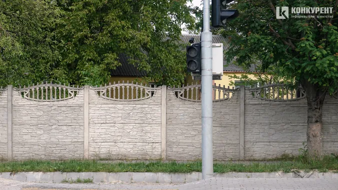 Чому на Об'їзній у Рованцях досі не працюють нові світлофори (фото)