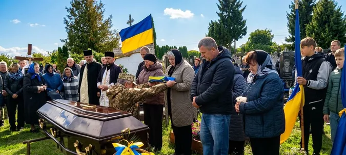 Понад рік чекали на звістку: на Волині поховали захисника Івана Міневича (фото)