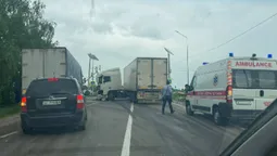 На трасі Луцьк-Львів – аварія: зіткнулися «ауді» та вантажівка (фото)