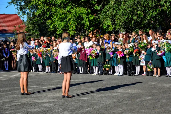 Не обійшлося і без пісень