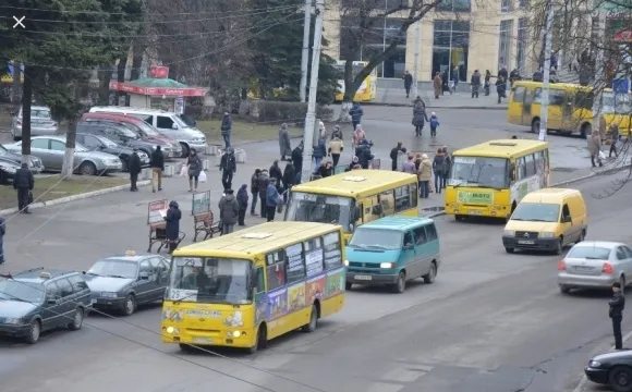 У Луцьку відновлюють роботу транспорту та дитсадків: дати та умови