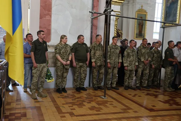 У Луцьку провели в останню путь загиблого захисника Олександра Мартинюка (фото)