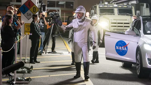SpaceX відправила на МКС четверту місію астронавтів (фото)