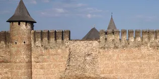 У фортеці над Дністром обвалилася стіна, змочена дівочими слізьми (фото)