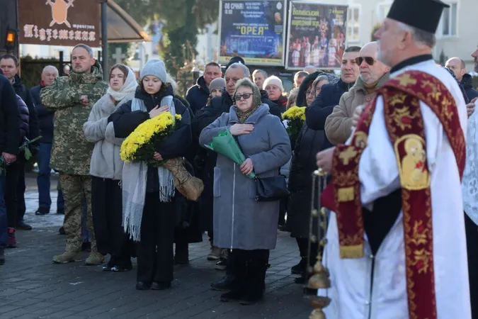 У Луцьку пропрощалися з воїнами Андрієм Максименком та Віталієм Куделею