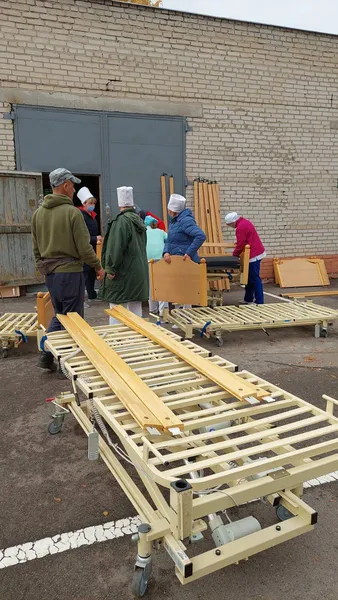 Матраци, візки та ліжка: луцька лікарня отримала благодійну допомогу (фото)