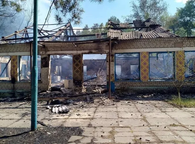 За добу окупанти обстріляли 32 населені пункти Луганщини та Донеччини (фото)