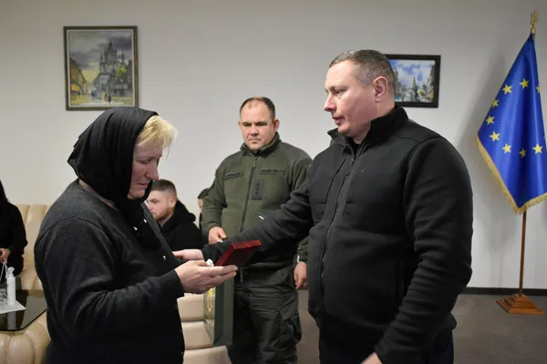 Рідним загиблих волинських захисників передали державні нагороди (фото)
