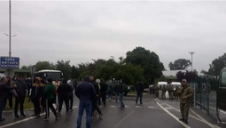 Водії заблокували пункт пропуску на кордоні з Угорщиною (відео, оновлено)