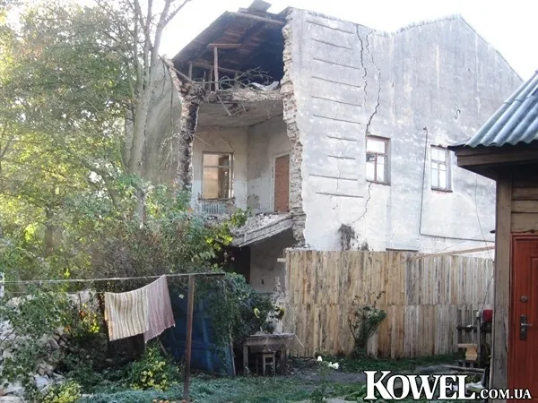 На Волині обвалилася частина старовинного будинку (фото)