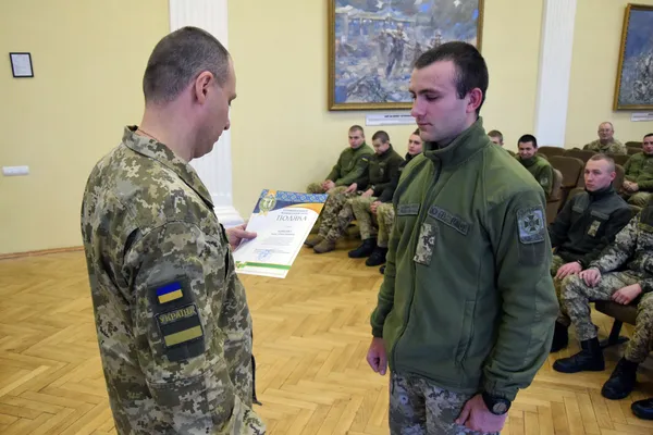 На Волині кращих прикордонників-строковиків нагородили цукерками (фото)
