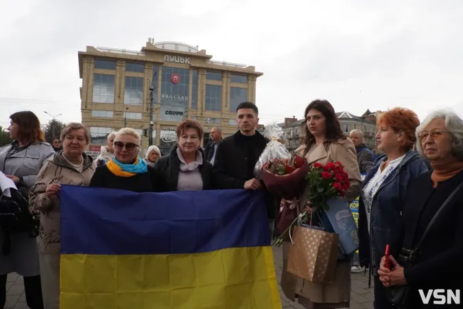 «Для мене це вже моя реальність»: у Луцьку зустріли Павла Літвіна після 50 місяців російського полону (фото)