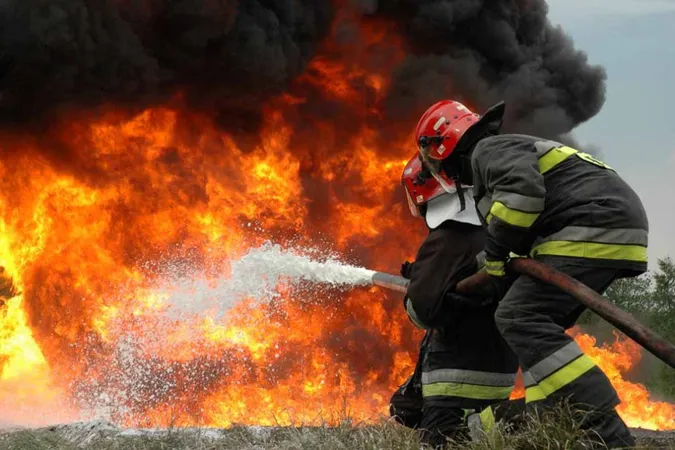 У Рожищі з пожежі врятували людину: чоловік в лікарні